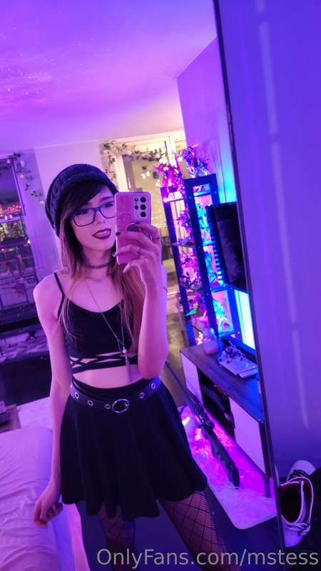Your not so average beanie girl 😘 3