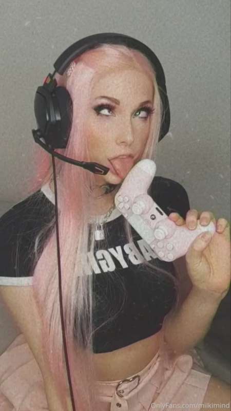 I'm your dirty little gamergirlfriend 💦🎮 let's play 🤫 4