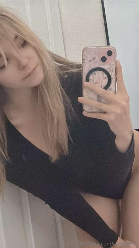 I’m going live on Twitch! Please come to the stream! 🩷twitch.. 17