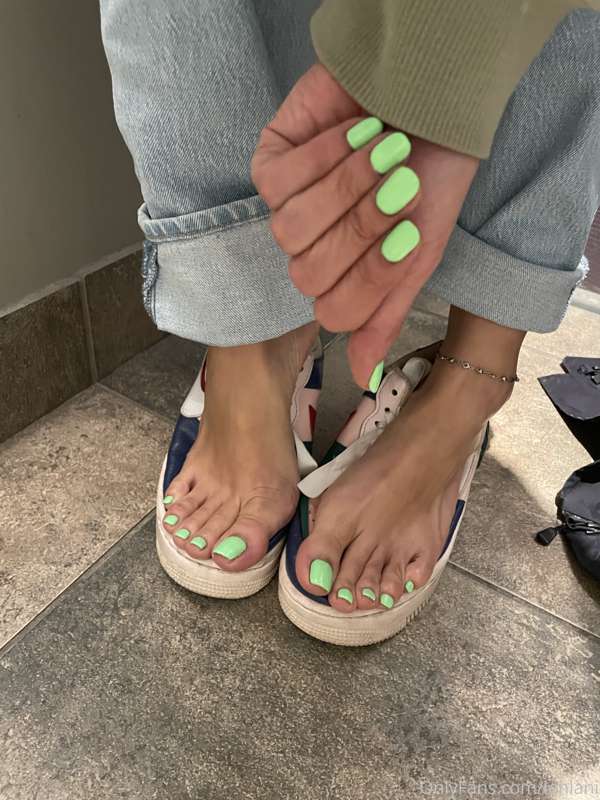 New color 💚😋 I really hope u guys like it 🤗 going home now !.. 7