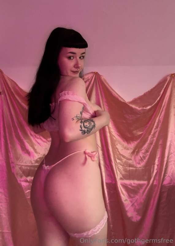 Gothgermsfree - Onlyfans - 05 Jul, 2024