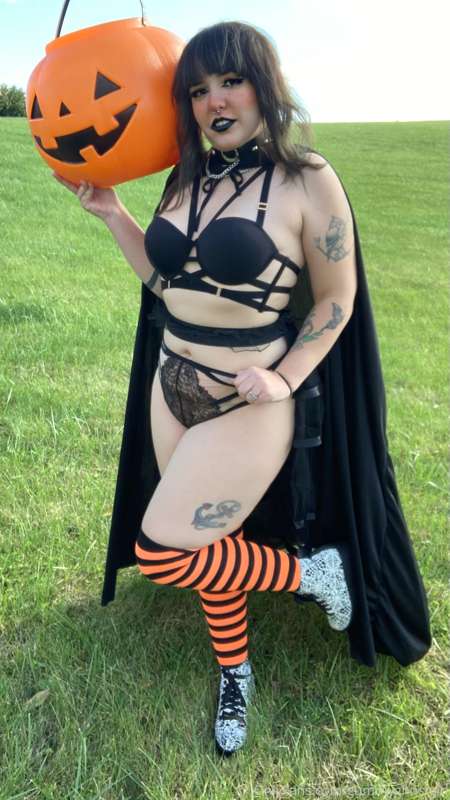Happy Halloween to all of you! 🎃🧡 I hope you enjoyed my 31 d.. 18