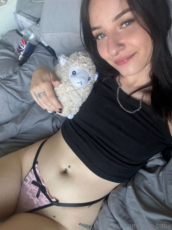 swipe for a kiss hehe 🙈 im feeling really cute with my toy a..