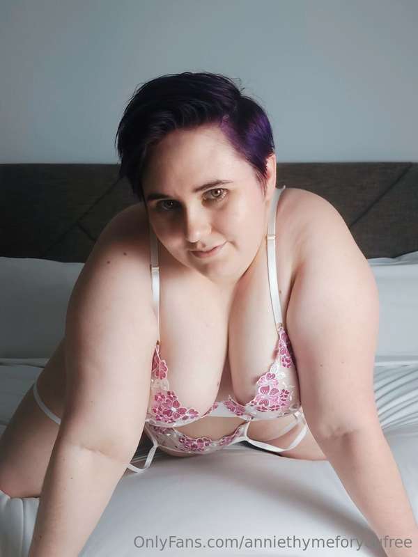 My flower is as pink as the ones one my lingerie ;)