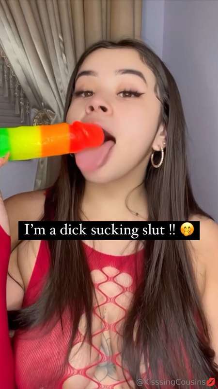 I’m a $3 dumb dick sucking bitch 🤭🥵