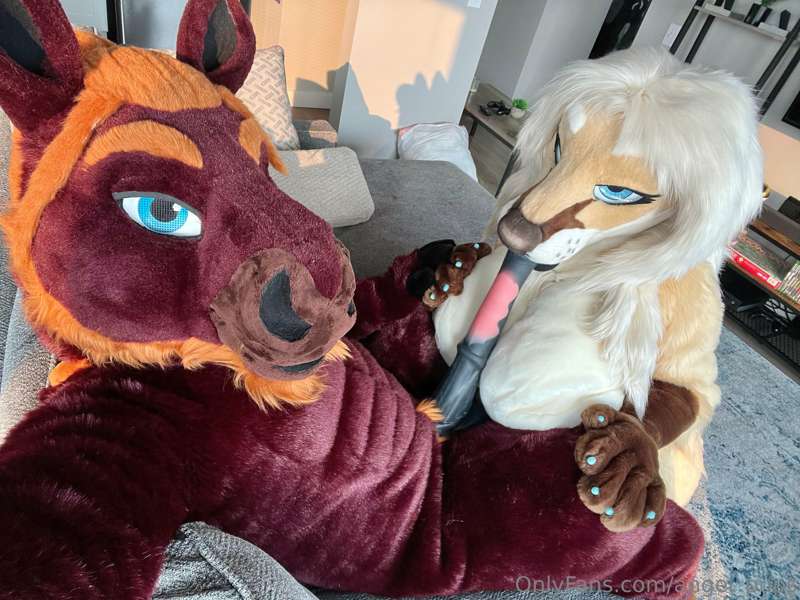 Celine and Tahoe seem to be hitting it off well 😏 2