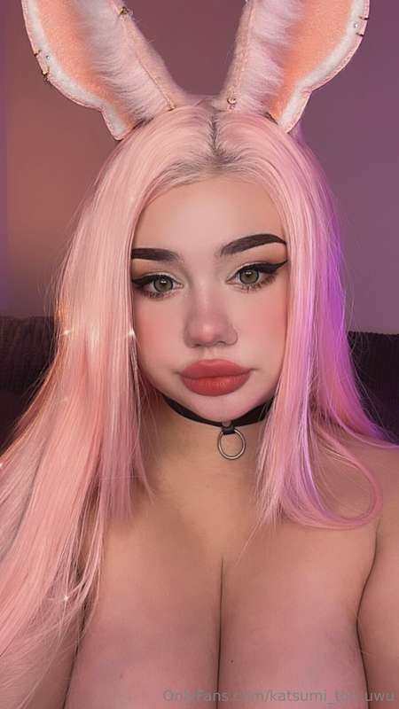 Why don't you put something on the choker?🥵