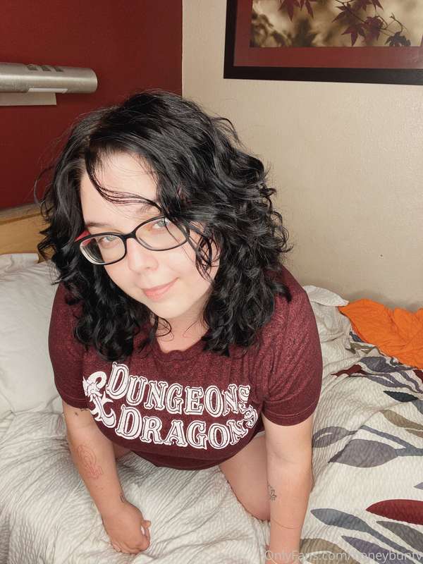 Don’t you love my gorgeous plump body?? Wanna roleplay? 🐉 8