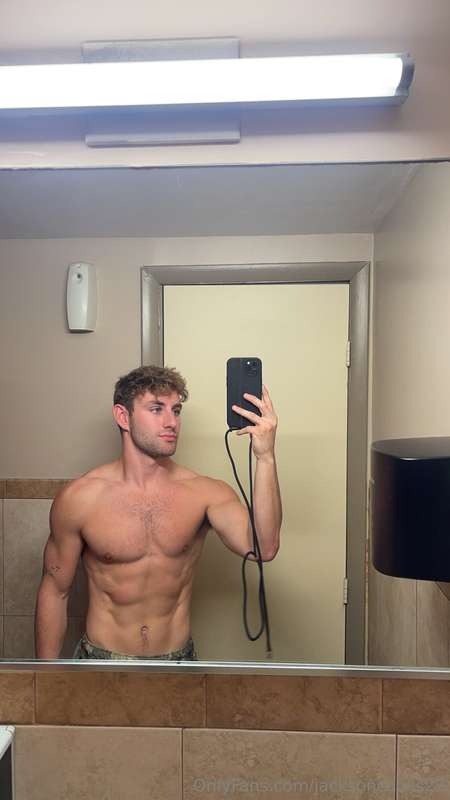 I'm so horny, who wants a personal vid?