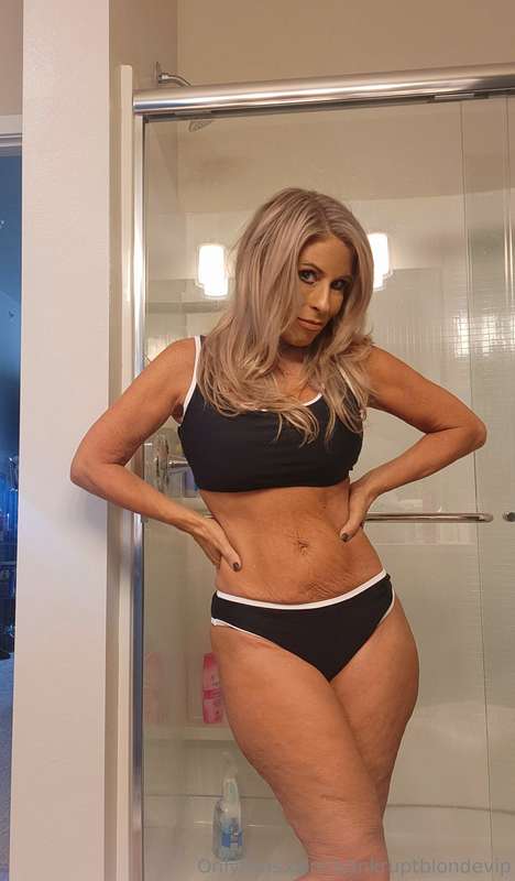 New bathing suit. New hairdo. Down 38 lbs. Feeling this Augu.. 6