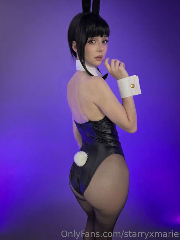Just a little bunny girl action to start your week of right .. 2