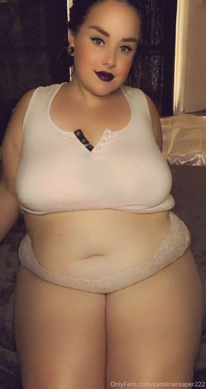 🌸✨ Slow songs they for skinny hoes. I’m a thick bitch I need..