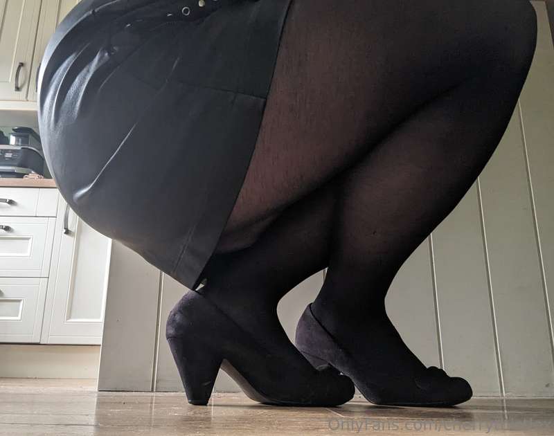 I love the feeling of leather 💋