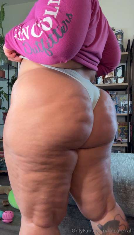 I know you want to sniff my panties like the dirty nasty boy.. 8