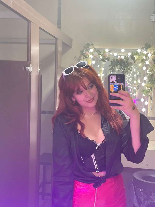  Just me, my reflection, and a little bit of sass. Can you h..