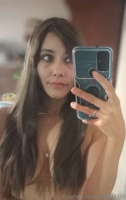 Hello world ;) gotta pay to see my tits :P