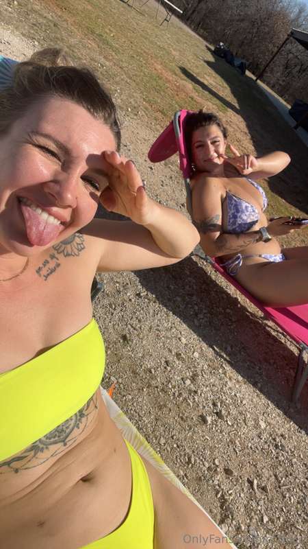 Saturday relaxation ☺️❤️with @tatievans what are your Saturd.. 2