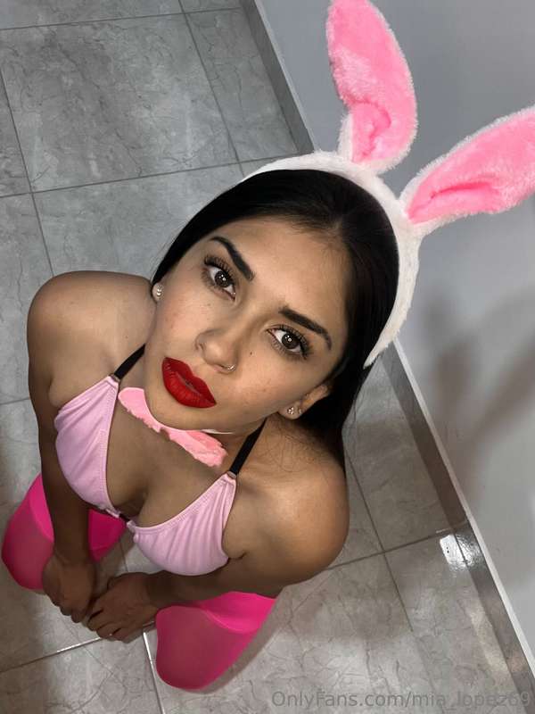 This Easter bunny wants to be cried on both sides, and give ..