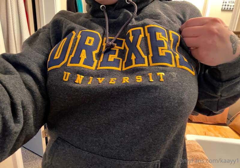 do you like my sweatshirt?😉