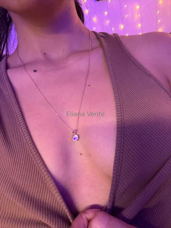 Think I could pull of plunging tops? 🤔