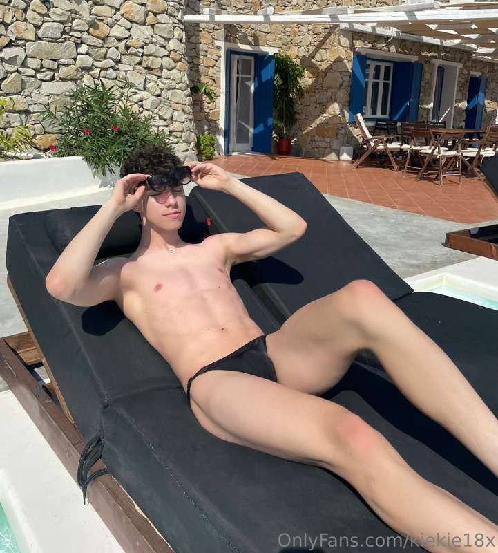 Wanna swim with me? And maybe splash about 😜💦 8
