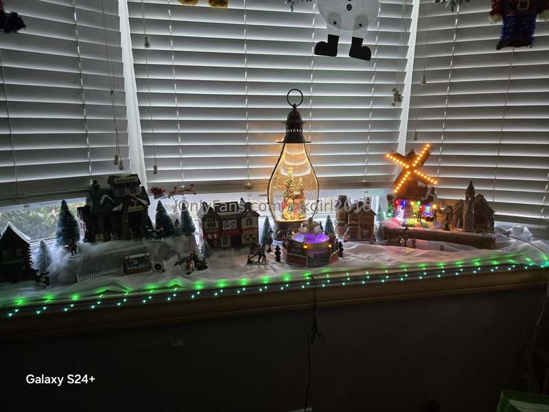 Happy holidays, everyone!!!! I've been so busy, making our h.. 6