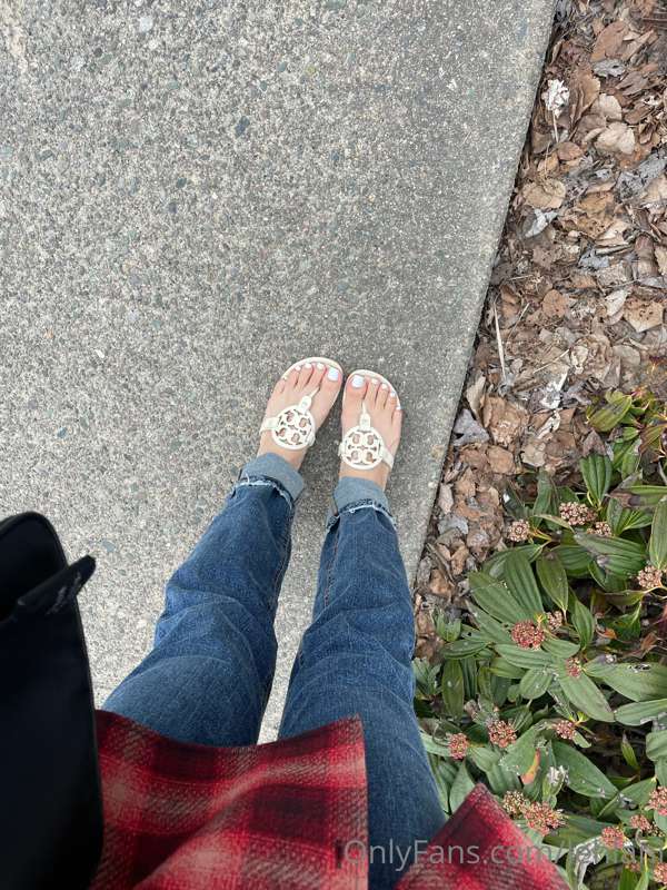 Suprise pedi is White 🤍 6