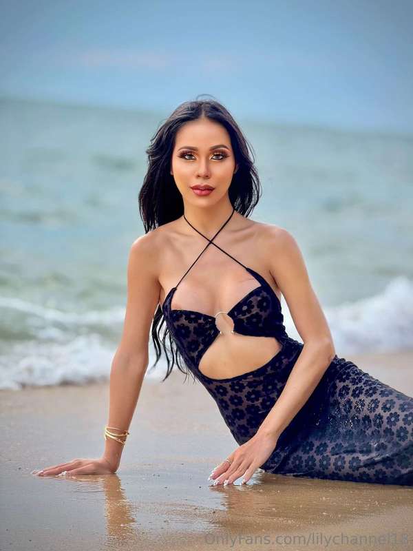 relax with me on the beach babe then suck my cock!💦
