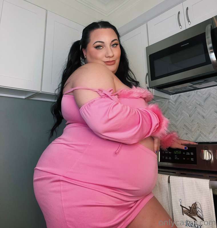 Who let this piggy run wild in the kitchen? 🐽😜