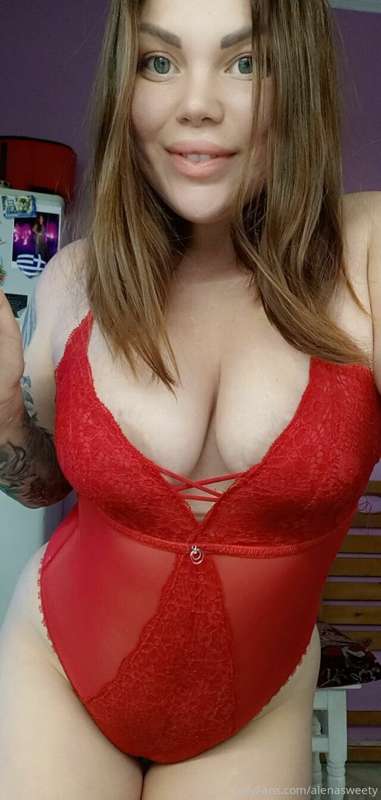 Do you think this red lace suits me?😍❤️🥵
