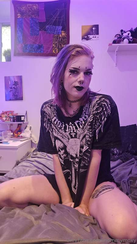 Goth girlfriend stole your shirt after the concert 🖤🤍🖤
