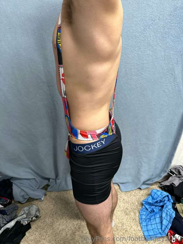 Not sure what this is the private is wearing! 16