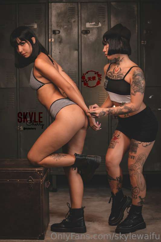hey do you agree to have a threesome with us? 😳🖤 I was very .. 2