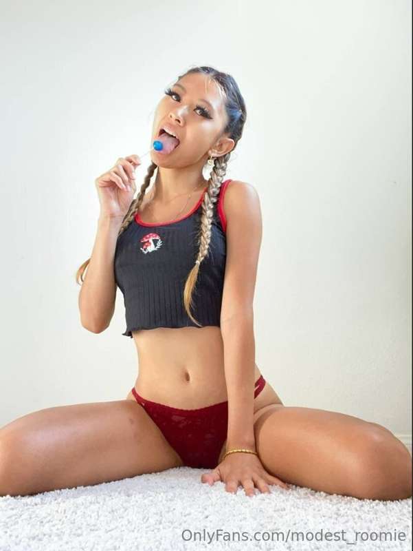 5’1 Asian college teeen that loves CREAMMPIES💦💦😈 
FREE TODAY..
