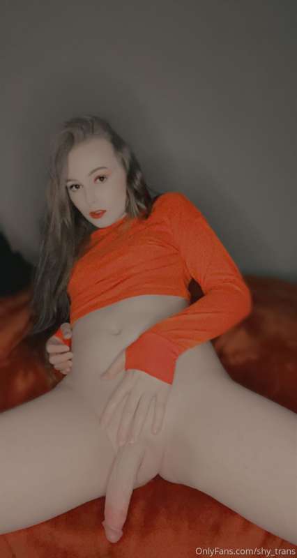 Red, red, red! ❤️ 🖤 7