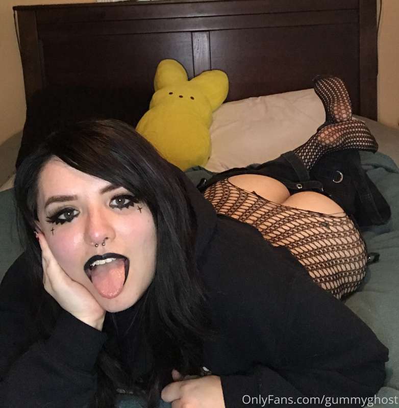 What happens when you get your goth gf home 🥀 29