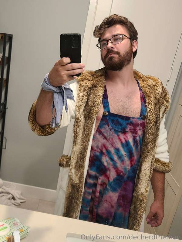 I fuck with this outfit. And bonus nude.