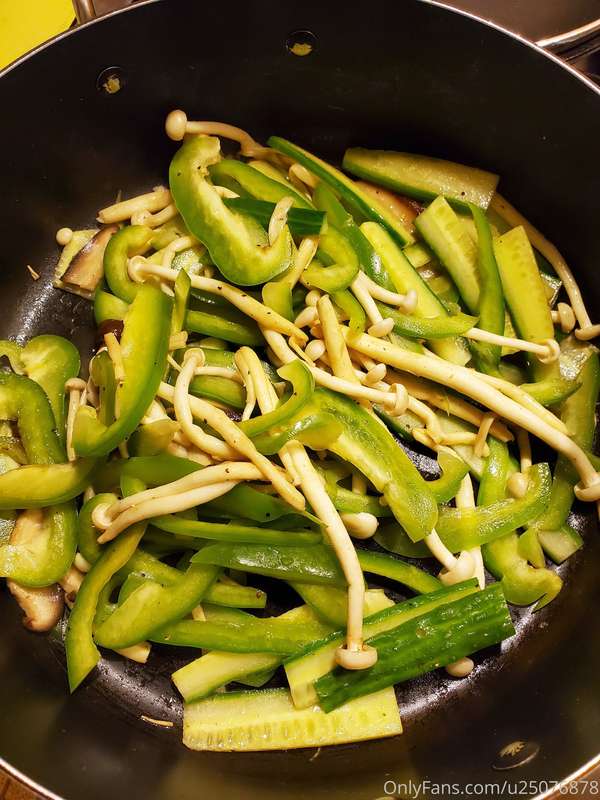 Cucumber, Shitake + Seafood Mushrooms Stirfry and Spaghetti .. 4
