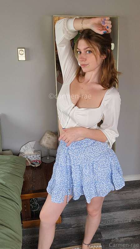 Do you like this outfit? Should I bring it back for a video .. 18