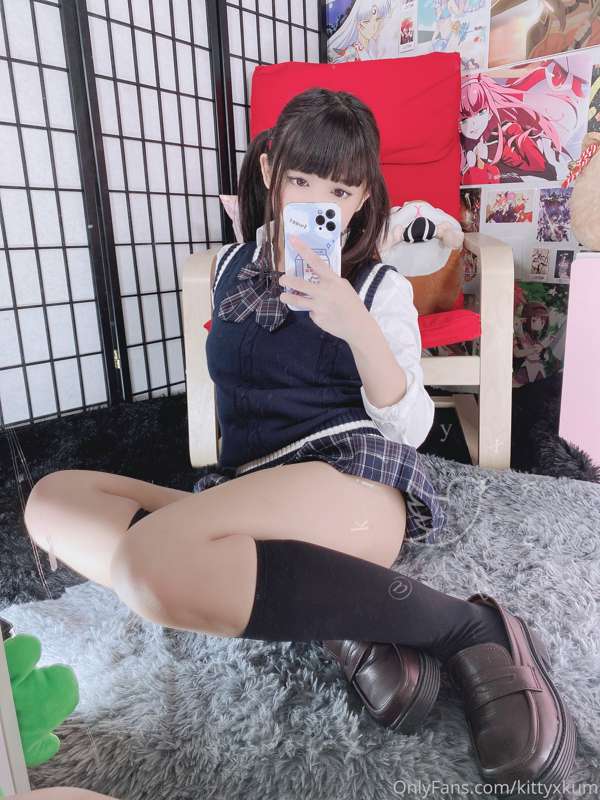 Horny school girls always comes home to take pictures for he.. 1