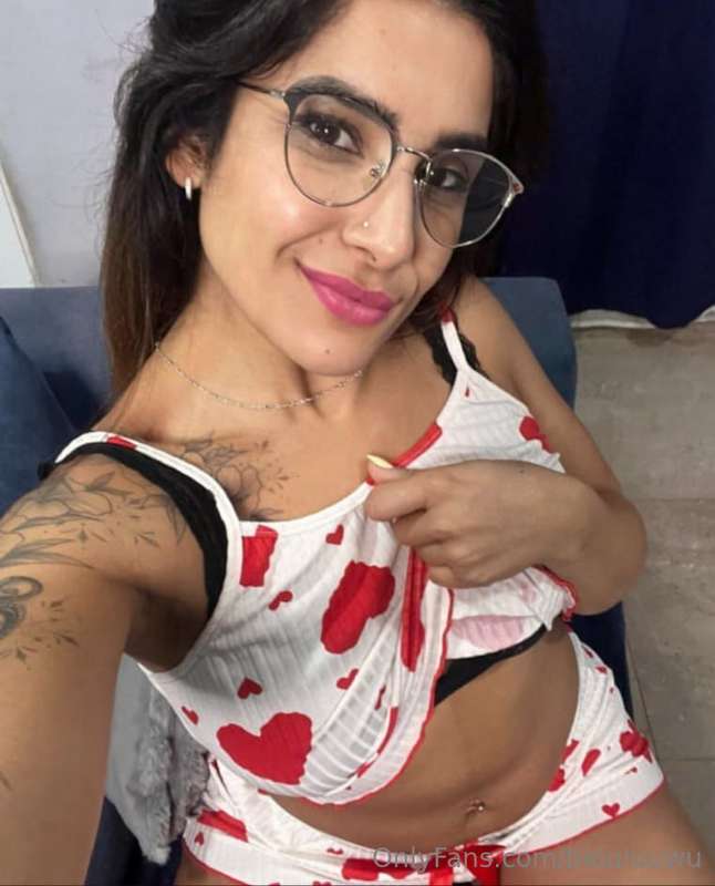 Hi daddy! Im @allieveryhot I´m a sexy Latina from Argentina ..