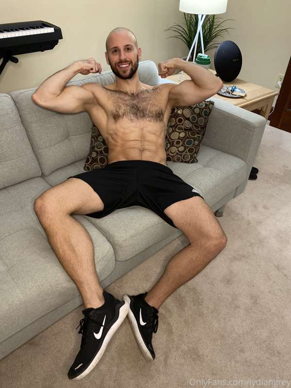 SWIPE for cock 👉 back from the gym at 12am, pumped up and sh..
