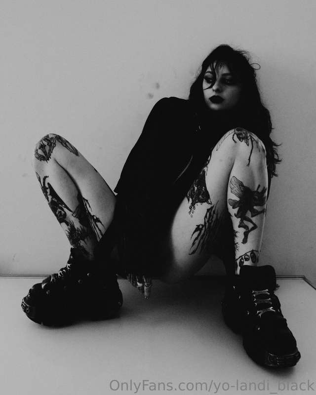 Ever dreamed of being a noir movie hero and fucking bitches ..
