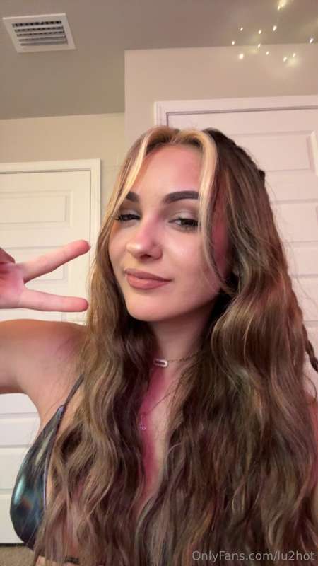 Could you guess what I'm thinking about? 🤔✌️