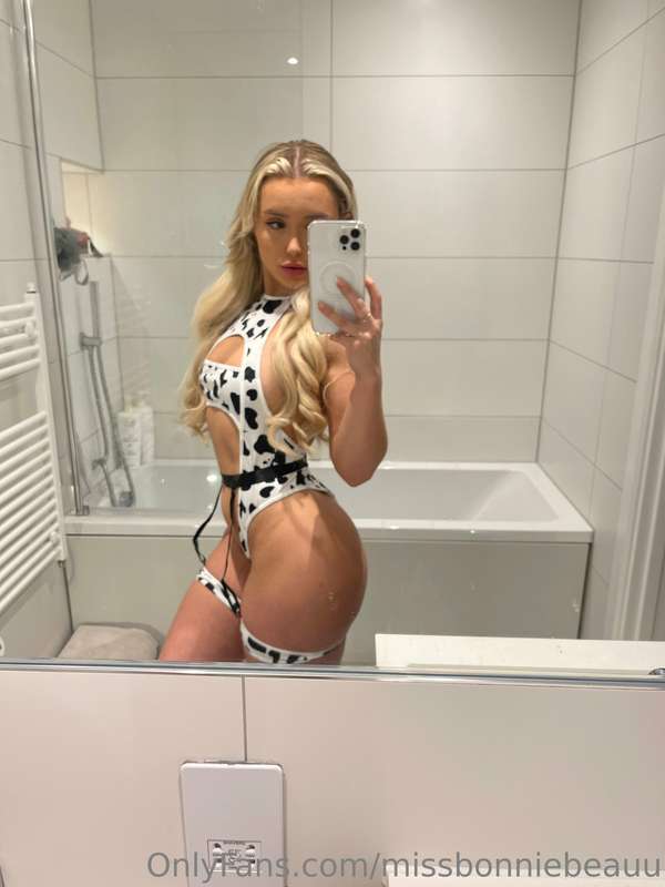 What video should I film in this outfit? Bj? Doggy? Squirt v..