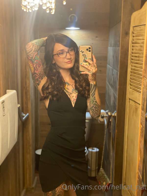 I went to a wedding tonight 😝 any of you guys in the same bo..