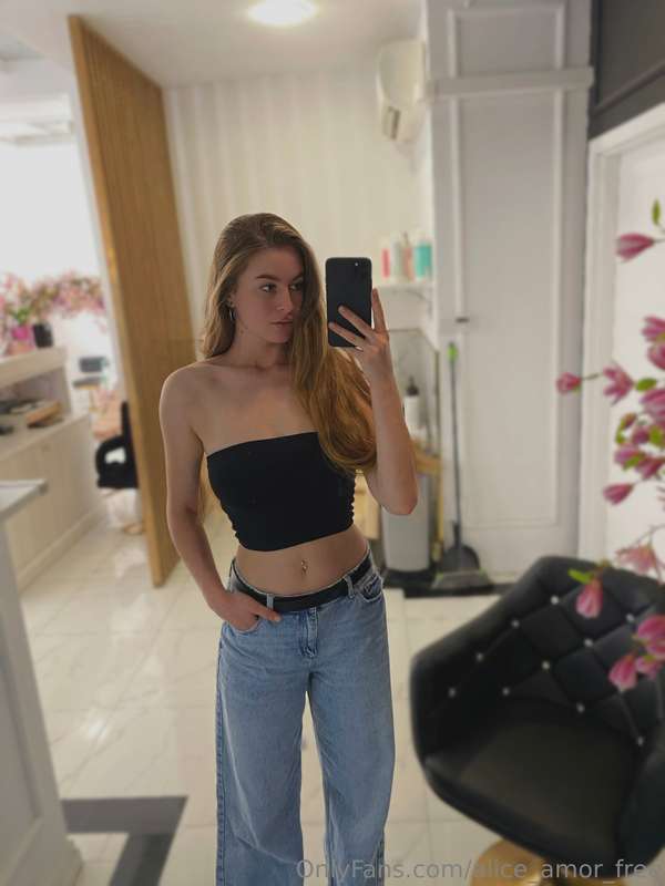 Hey, I want you to know a little bit more about me today 💘  .. 2