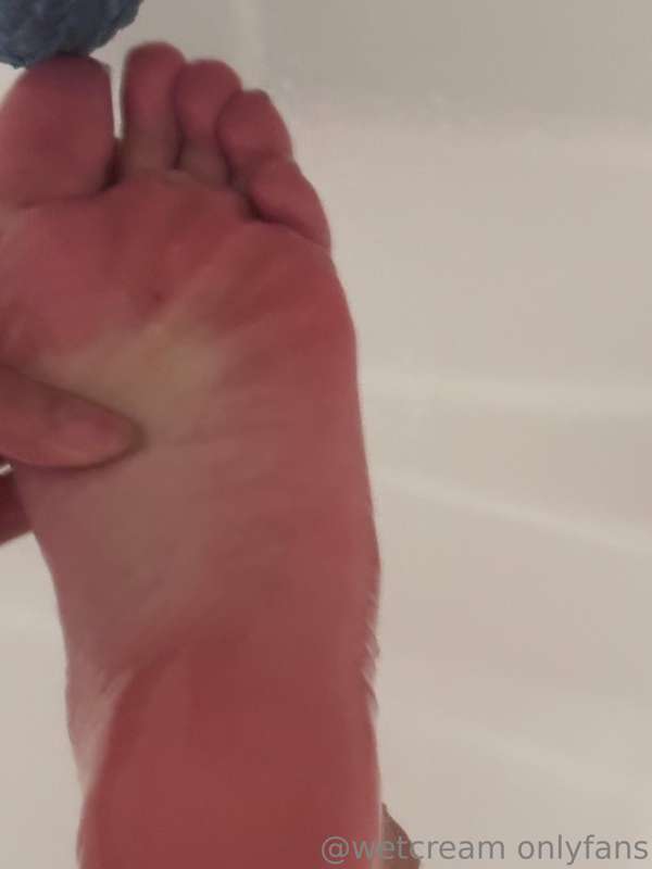 facial 🍌 + toes & soles 16