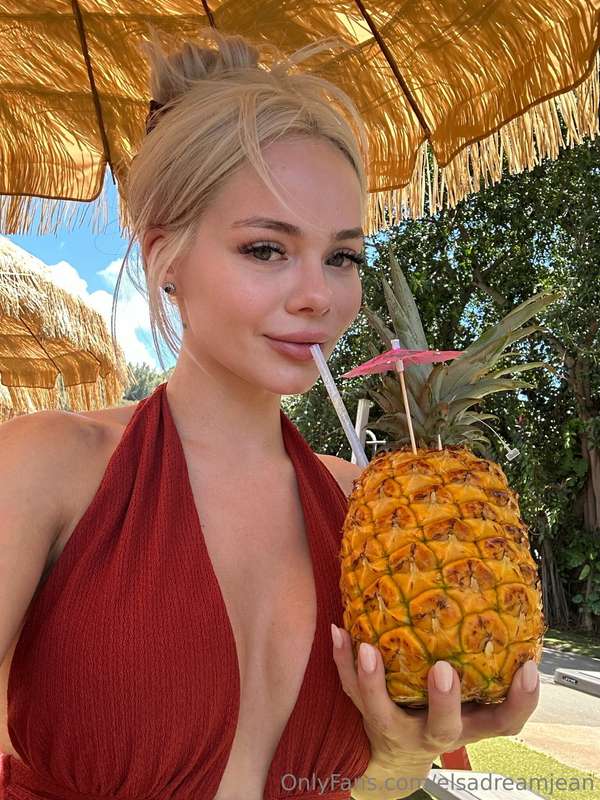 Fruit smoothie please help me haha🍍♥️