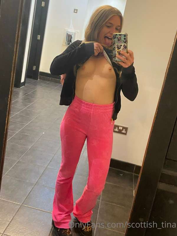 Went for some afternoon tea and obvs had to take some titty .. 1